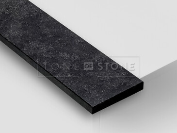 Žula MIST BLACK LEATHER, detail. Exkluzivní přírodní kámen s luxusním šedočerným designem a minimalistickou kresbou. Tato žula je vhodná pro výrobu vnitřních i venkovních parapetů. Žula MIST BLACK LEATHER, detail. Exkluzivní přírodní kámen s luxusním šedočerným designem a minimalistickou kresbou. Tato žula je vhodná pro výrobu vnitřních i venkovních parapetů.