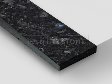 Žula LABRADORIT LESK, detail. Designově výjimečný přírodní kámen s luxusním černým zbarvením a unikátní kresbou, jejíž součástí jsou magické modré odlesky měnící se dle úhlu dopadajícího světla. Tento přírodní kámen je vhodný pro výrobu interiérových i exteriérových parapet. Žula LABRADORIT LESK, detail. Designově výjimečný přírodní kámen s luxusním černým zbarvením a unikátní kresbou, jejíž součástí jsou magické modré odlesky měnící se dle úhlu dopadajícího světla. Tento přírodní kámen je vhodný pro výrobu interiérových i exteriérových parapet.