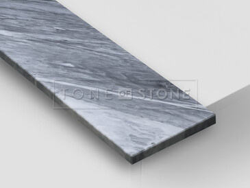 Mramor BARDIGLIO NUVOLATO LESK, detail. Velmi žádaný luxusní přírodní kámen původem z Itálie, tento mramor se používá pro výrobu interiérových i exteriérových parapetů. Mramor BARDIGLIO NUVOLATO LESK, detail. Velmi žádaný luxusní přírodní kámen původem z Itálie, tento mramor se používá pro výrobu interiérových i exteriérových parapetů.