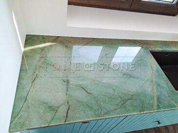 Detail kresby pracovní desky z kvarcitu Jadore. Zakázková výroba kamenictví TONE OF STONE. Detail kresby pracovní desky z kvarcitu Jadore. Zakázková výroba kamenictví TONE OF STONE.