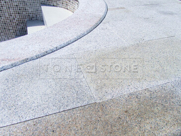 Archivní fotografie - OBKLAD BAZÉNU PŘÍRODNÍM KAMENEM. Zakázkové kamenictví TONE OF STONE. Archivní fotografie - OBKLAD BAZÉNU PŘÍRODNÍM KAMENEM. Zakázkové kamenictví TONE OF STONE.