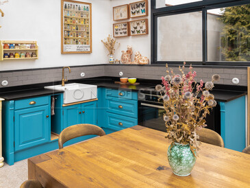 Kuchyňská pracovní deska ze žuly Nero Assoluto Zimbabwe (trattato) v povrchové úpravě satén Kuchyňská pracovní deska ze žuly Nero Assoluto Zimbabwe (trattato) v povrchové úpravě satén