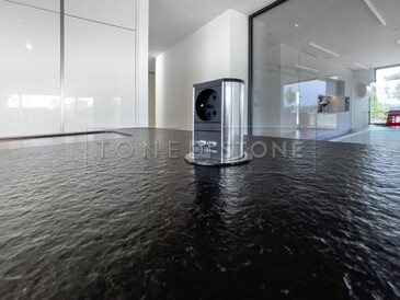 Zásuvka v kuchyňské pracovní desce ze žuly Nero Assoluto Zimbabwe. Zakázkové kamenictví TONE OF STONE. Zásuvka v kuchyňské pracovní desce ze žuly Nero Assoluto Zimbabwe. Zakázkové kamenictví TONE OF STONE.