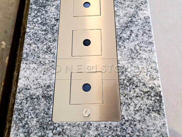 Kuchyňská pracovní deska z přírodní žuly Viscount White. Zakázkové kamenictví TONE OF STONE Kuchyňská pracovní deska z přírodní žuly Viscount White. Zakázkové kamenictví TONE OF STONE