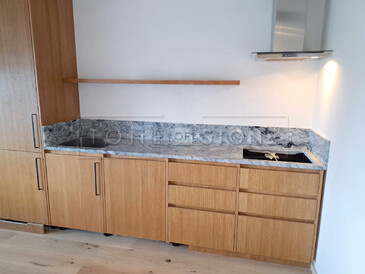 Kuchyňská pracovní deska z přírodní žuly Viscount White. Zakázkové kamenictví TONE OF STONE Kuchyňská pracovní deska z přírodní žuly Viscount White. Zakázkové kamenictví TONE OF STONE