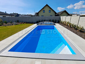 Bazénový obklad žulou Padang Crystal. Zakázkové kamenictví TONE OF STONE. Bazénový obklad žulou Padang Crystal. Zakázkové kamenictví TONE OF STONE.