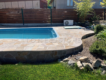 Rekonstrukce obkladu bazénu u rodinného domu. Obklad bazénu přírodním kamenem. Zakázkové kamenictví TONE OF STONE. Rekonstrukce obkladu bazénu u rodinného domu. Obklad bazénu přírodním kamenem. Zakázkové kamenictví TONE OF STONE.