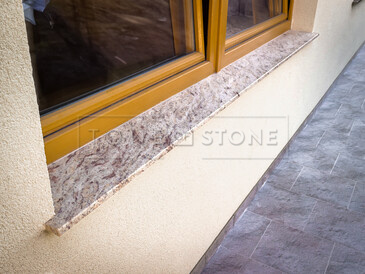 Venkovní parapety z přírodního kamene Shivakashi - Ivory Brown. Zakázkové kamenictví TONE OF STONE. Venkovní parapety z přírodního kamene Shivakashi - Ivory Brown. Zakázkové kamenictví TONE OF STONE.