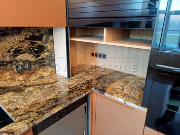 Kuchyně z exkluzivní brazilské žuly Magma Gold. Zakázkové kamenictví TONE OF STONE Kuchyně z exkluzivní brazilské žuly Magma Gold. Zakázkové kamenictví TONE OF STONE