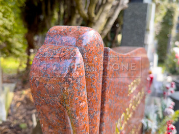 Červený urnový hrob. Zakázková výroba TONE OF STONE. Červený urnový hrob. Zakázková výroba TONE OF STONE.