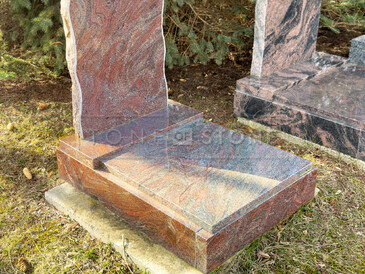 Urnový hrob Paradiso s nápisovou deskou Skalka. Rozměr 80x80 cm. Zakázková výroba TONE OF STONE. Urnový hrob Paradiso s nápisovou deskou Skalka. Rozměr 80x80 cm. Zakázková výroba TONE OF STONE.