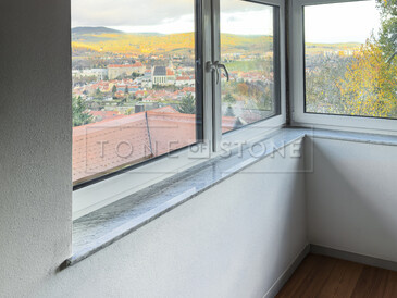 Mramorové parapety Bianco Carrara. Zakázkové kamenictví TONE OF STONE. Mramorové parapety Bianco Carrara. Zakázkové kamenictví TONE OF STONE.