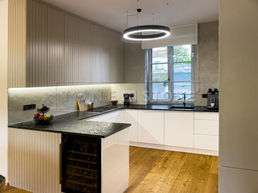 Kuchyňská pracovní deska ze žuly STEEL GREY v kartáčovaném povrchu. Zakázková výroba kamenictví TONE OF STONE. Kuchyňská pracovní deska ze žuly STEEL GREY v kartáčovaném povrchu. Zakázková výroba kamenictví TONE OF STONE.