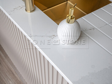 Tvrzený kámen Technistone - kuchyňská pracovní deska Calacatta Volegno Tvrzený kámen Technistone - kuchyňská pracovní deska Calacatta Volegno