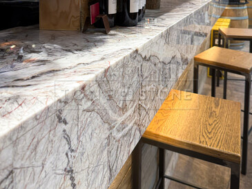 Kamenný bar z exkluzivního přírodního mramoru Fior di Pesco. Zakázkové kamenictví TONE OF STONE. Kamenný bar z exkluzivního přírodního mramoru Fior di Pesco. Zakázkové kamenictví TONE OF STONE.