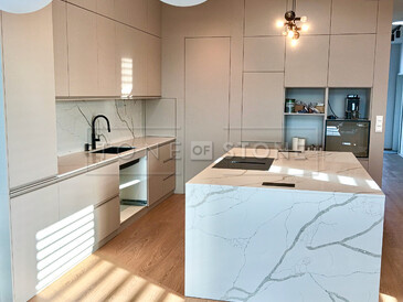 Kamenná kuchyňská deska z umělého kamene Technistone Crystal Calacatta Silva Kamenná kuchyňská deska z umělého kamene Technistone Crystal Calacatta Silva