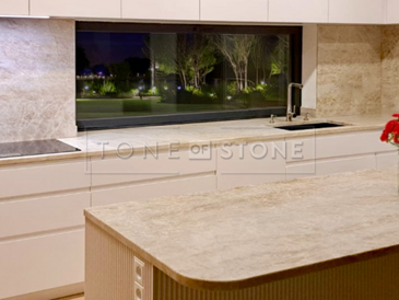 Kvarcit Taj Mahal je odolný přírodní kámen, který je perfektní volbou pro kuchyňské pracovní plochy. Zakázkové kamenictví TONE OF STONE. Kvarcit Taj Mahal je odolný přírodní kámen, který je perfektní volbou pro kuchyňské pracovní plochy. Zakázkové kamenictví TONE OF STONE.