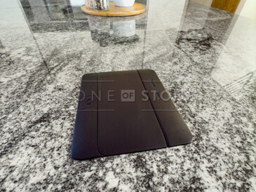 Integrované elektrické zásuvky jako součást kuchyňské desky ze žuly Viscount White Integrované elektrické zásuvky jako součást kuchyňské desky ze žuly Viscount White