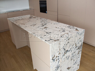 Kamenný ostrůvek do kuchyně ze žuly White Babylon Kamenný ostrůvek do kuchyně ze žuly White Babylon