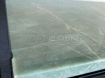 Opracování hrany zelené kuchyňské desky z přírodního kamene Jadore Opracování hrany zelené kuchyňské desky z přírodního kamene Jadore