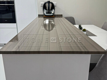 Kuchyňský ostrůvek s kamennou deskou z přírodního kamene Grey Veneer v šedé barvě Kuchyňský ostrůvek s kamennou deskou z přírodního kamene Grey Veneer v šedé barvě