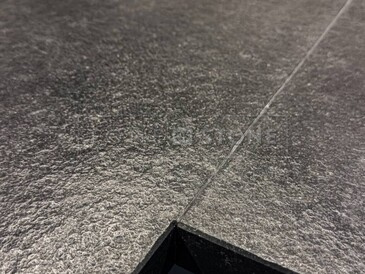 Kartáčovaný povrch černé žulové pracovní desky z přírodního kamene Nero Assoluto Zimbabwe Kartáčovaný povrch černé žulové pracovní desky z přírodního kamene Nero Assoluto Zimbabwe