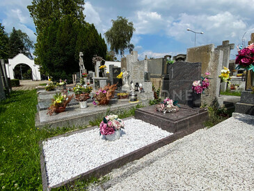 TONE OF STONE zajišťuje kompletní hřbitovní architekturu, reference - kompletní renovace a zlacení náhrobního kříže. TONE OF STONE zajišťuje kompletní hřbitovní architekturu, reference - kompletní renovace a zlacení náhrobního kříže.