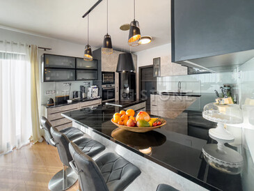 Kamenná kuchyňská pracovní deska, černá žula PREMIUM BLACK, celkový pohled Kamenná kuchyňská pracovní deska, černá žula PREMIUM BLACK, celkový pohled