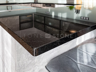 Kamenná kuchyňská pracovní deska, černá žula PREMIUM BLACK, detail hrany Kamenná kuchyňská pracovní deska, černá žula PREMIUM BLACK, detail hrany