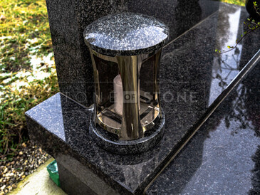 Kamenná svítilna s nerezovým prvkem - detail, zakázková výroba TONE OF STONE. Kamenná svítilna s nerezovým prvkem - detail, zakázková výroba TONE OF STONE.