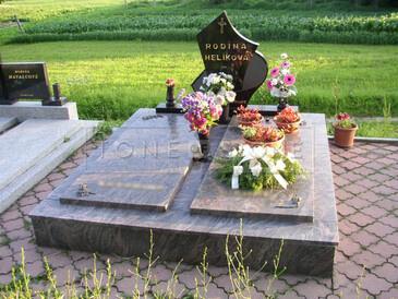 Kompletní služby v oblasti hřbitovní architektury, reference - výroba pomníku, zlacení písma, pískování, TONE OF STONE. Kompletní služby v oblasti hřbitovní architektury, reference - výroba pomníku, zlacení písma, pískování, TONE OF STONE.