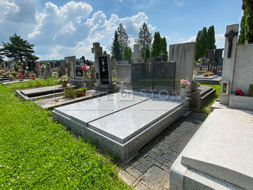 Kompletní zakázková výroba rodinného dvojhrobu. Velkoformátové desky z přírodního kamene - žula, kamenictví TONE OF STONE. Kompletní zakázková výroba rodinného dvojhrobu. Velkoformátové desky z přírodního kamene - žula, kamenictví TONE OF STONE.