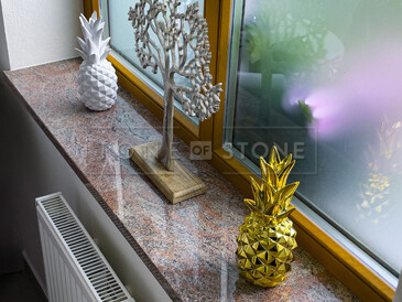 Leštěná žula Multicolor - interiérový parapet z přírodního kamene, výroba na zakázku TONE OF STONE Leštěná žula Multicolor - interiérový parapet z přírodního kamene, výroba na zakázku TONE OF STONE