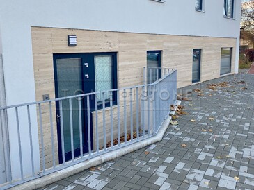 Obložení fasády přírodním kamenem - travertin, zakázková výroba TONE OF STONE Obložení fasády přírodním kamenem - travertin, zakázková výroba TONE OF STONE