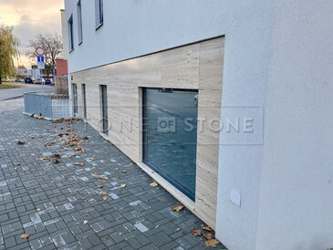 Obložení fasády přírodním kamenem - travertin, zakázková výroba TONE OF STONE Obložení fasády přírodním kamenem - travertin, zakázková výroba TONE OF STONE