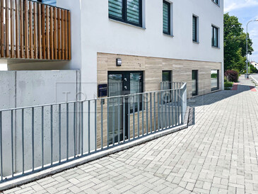 Obložení fasády přírodním kamenem - travertin, zakázková výroba TONE OF STONE Obložení fasády přírodním kamenem - travertin, zakázková výroba TONE OF STONE