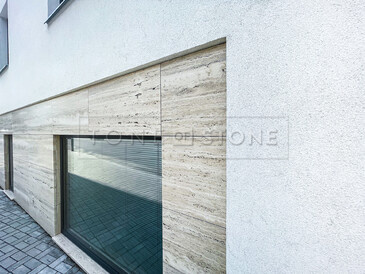 Obložení fasády přírodním kamenem - travertin, zakázková výroba TONE OF STONE Obložení fasády přírodním kamenem - travertin, zakázková výroba TONE OF STONE