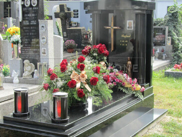 TONE OF STONE, kompletní hřbitovní architektura, výroba pomníků a hrobek z přírodního kamene, pískování. TONE OF STONE, kompletní hřbitovní architektura, výroba pomníků a hrobek z přírodního kamene, pískování.