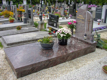 TONE OF STONE - kompletní služby v oblasti hřbitovní architektury, výroba pomníků, hrobů a hrobek, zlacení písma, pískování, opravy, vazy, lampy a urny. TONE OF STONE - kompletní služby v oblasti hřbitovní architektury, výroba pomníků, hrobů a hrobek, zlacení písma, pískování, opravy, vazy, lampy a urny.