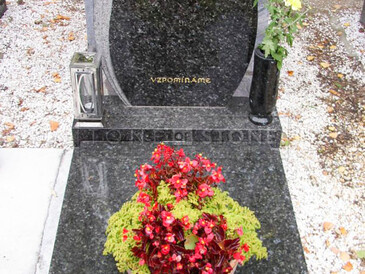 TONE OF STONE - kompletní služby v oblasti hřbitovní architektury, výroba pomníků, hrobů a hrobek, zlacení písma, pískování, opravy, vazy, lampy a urny. TONE OF STONE - kompletní služby v oblasti hřbitovní architektury, výroba pomníků, hrobů a hrobek, zlacení písma, pískování, opravy, vazy, lampy a urny.