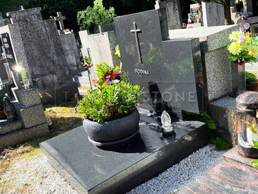 TONE OF STONE - kompletní služby v oblasti hřbitovní architektury, výroba pomníků, hrobů a hrobek, zlacení písma, pískování, opravy, vazy, lampy a urny. TONE OF STONE - kompletní služby v oblasti hřbitovní architektury, výroba pomníků, hrobů a hrobek, zlacení písma, pískování, opravy, vazy, lampy a urny.