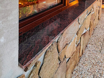 Venkovní parapet z přírodního kamene - žula, detail hrany, kamenictví TONE OF STONE Venkovní parapet z přírodního kamene - žula, detail hrany, kamenictví TONE OF STONE