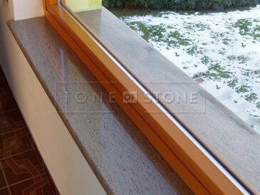 Vnitřní parapet z přírodního kamene dodá interiéru atraktivní vzhled, parapet z leštěné žuly Vnitřní parapet z přírodního kamene dodá interiéru atraktivní vzhled, parapet z leštěné žuly