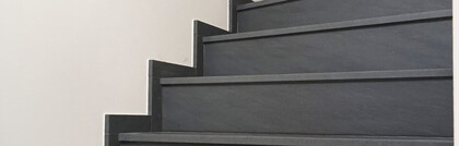 Kamenné vnitřní schodiště ze žuly Carbon Grey - Moderní elegance a odolnost