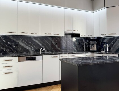 Realizace kuchyňské desky ze žuly Agata Black