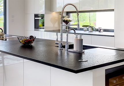 Kamenné kuchyňské pracovní desky na míru