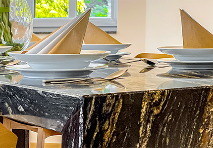 Kamenné stoly z přírodního kamene